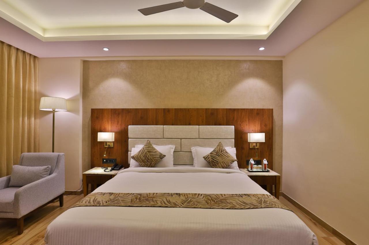 The Square Somnath Hotel Exterior photo