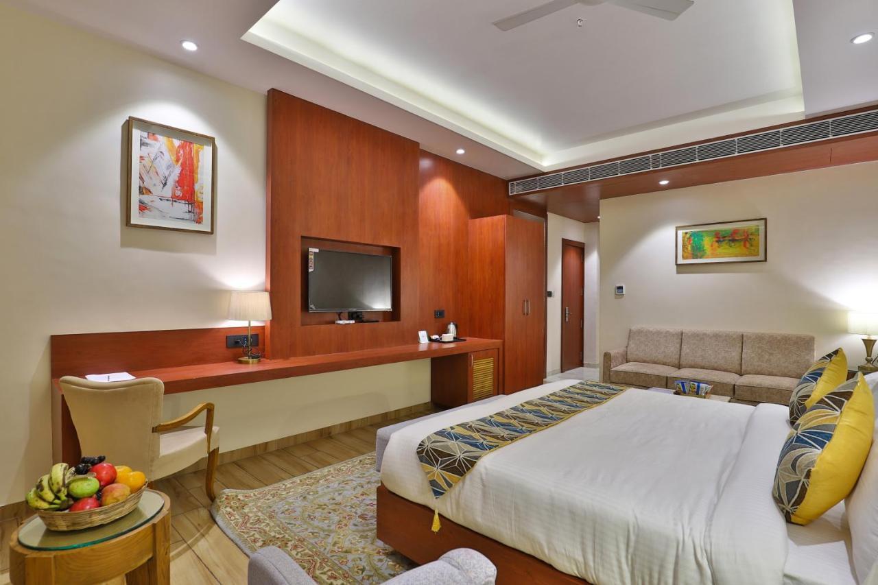 The Square Somnath Hotel Exterior photo