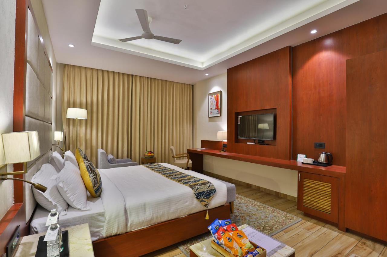 The Square Somnath Hotel Exterior photo