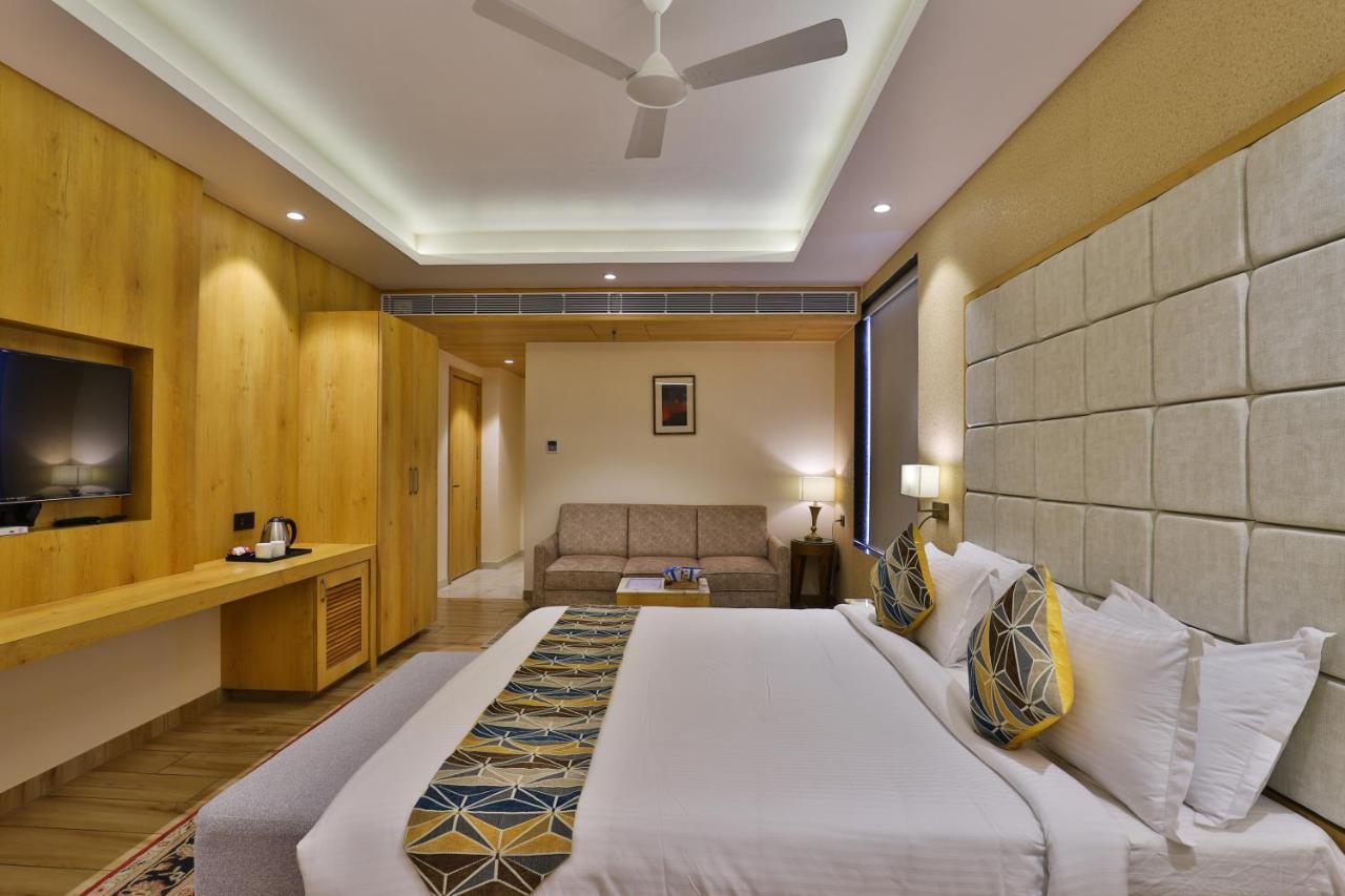 The Square Somnath Hotel Exterior photo