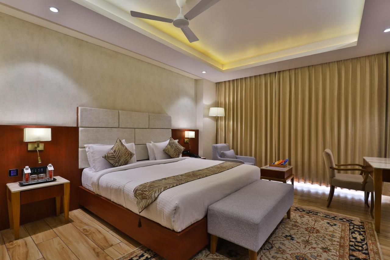 The Square Somnath Hotel Exterior photo